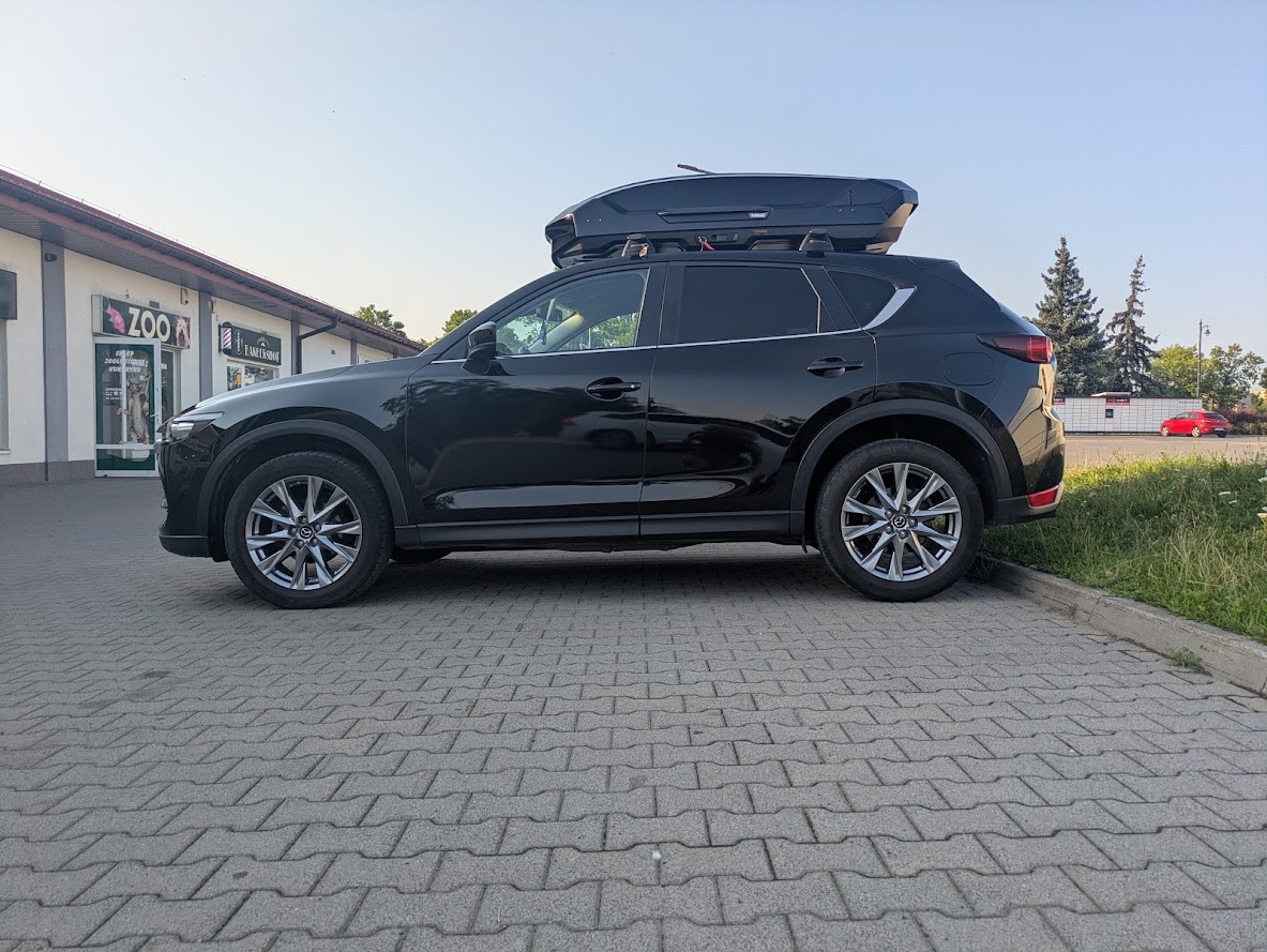 Mazda CX-5 z Motion 3 L ? lewy bok auta z niskiej perspektywy